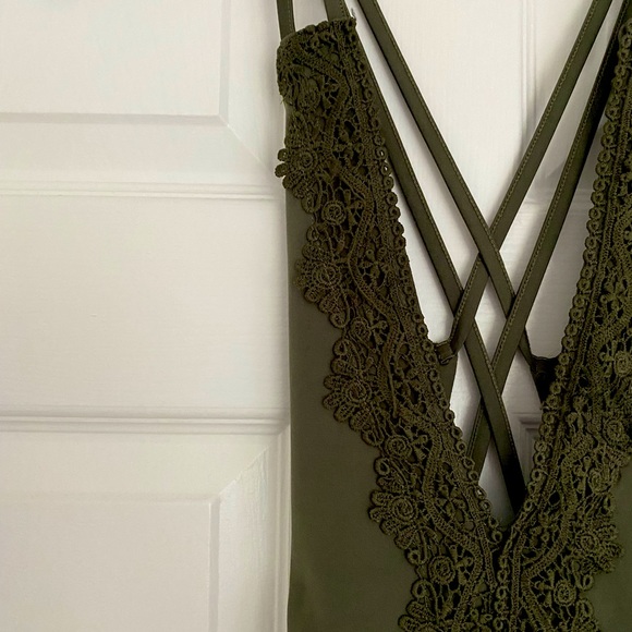 Boohoo Olive Green Bodysuit - Picture 2 of 2